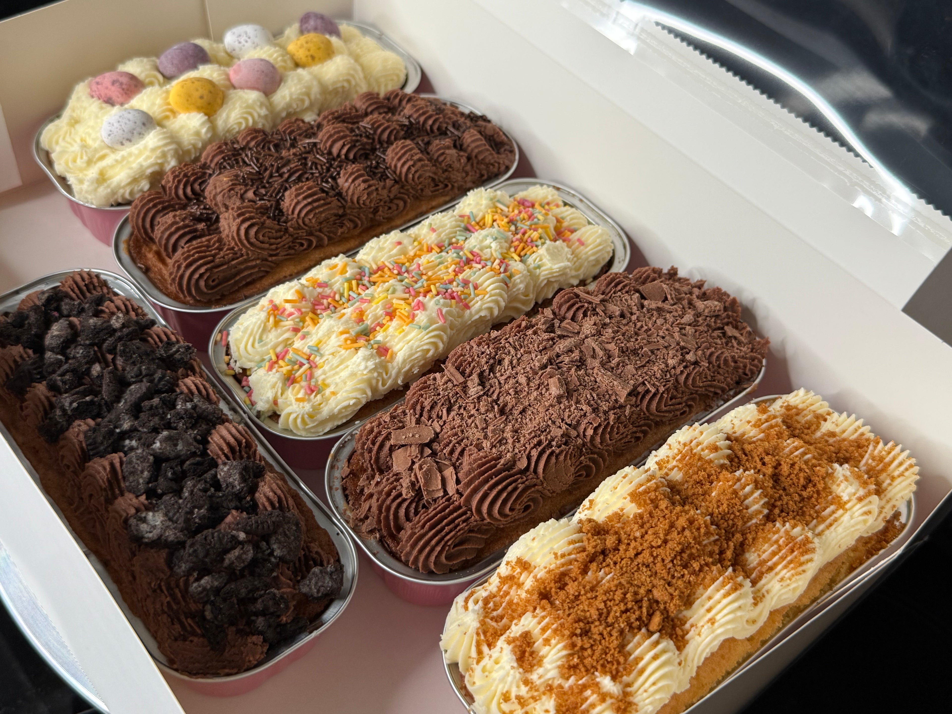 Mini loaded traybake box